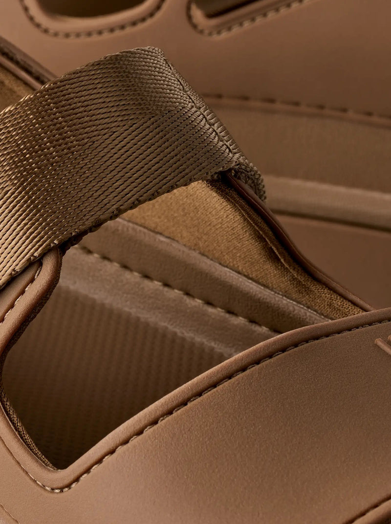 GOLDENGLOW SANDALS