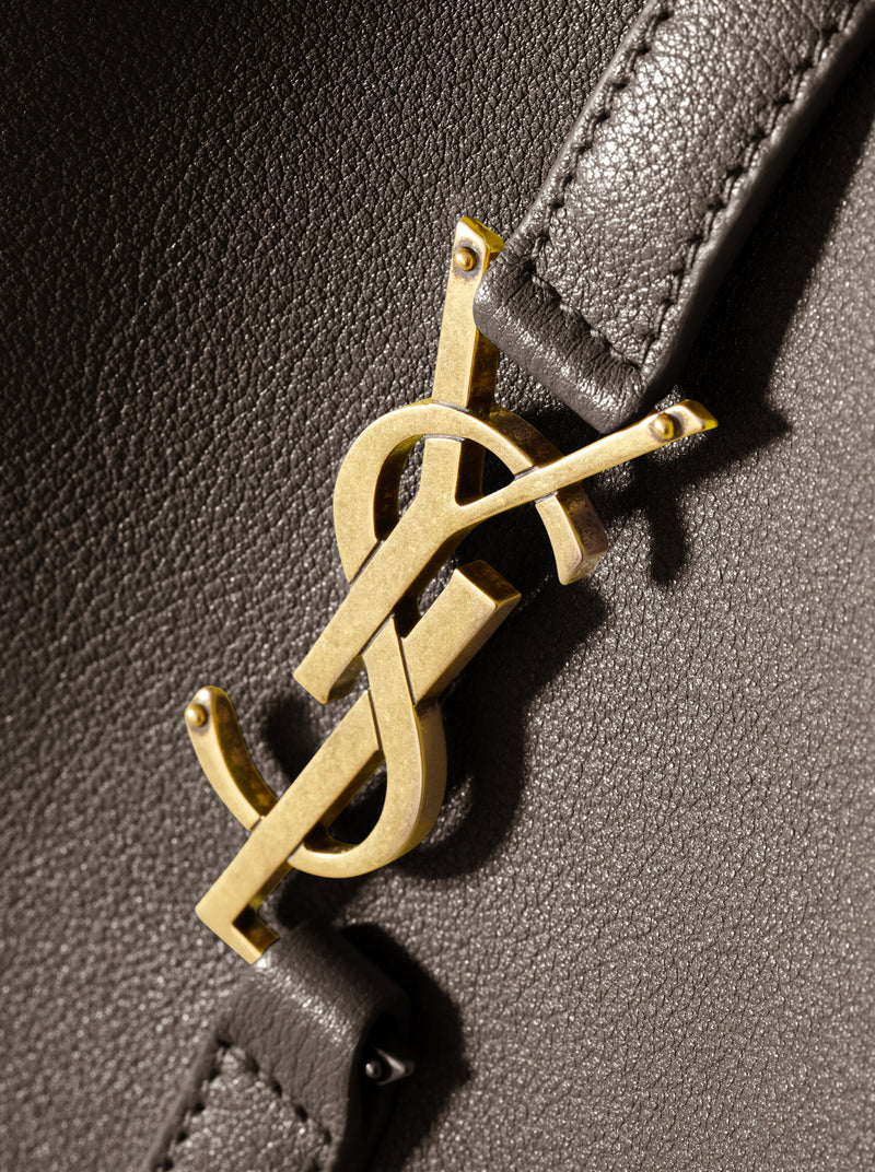 LE 5 À 7 SUPPLE SMALL IN HAMMERED LEATHER