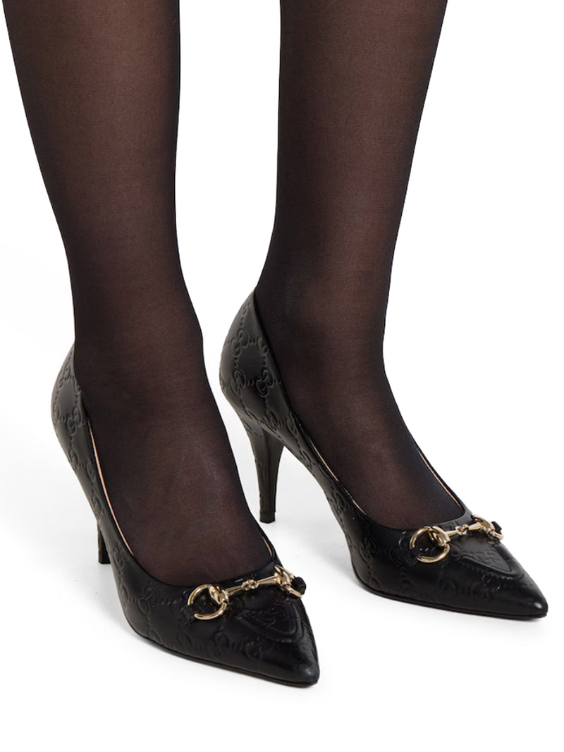 DÉCOLLETÉ WITH HORSE CLIP