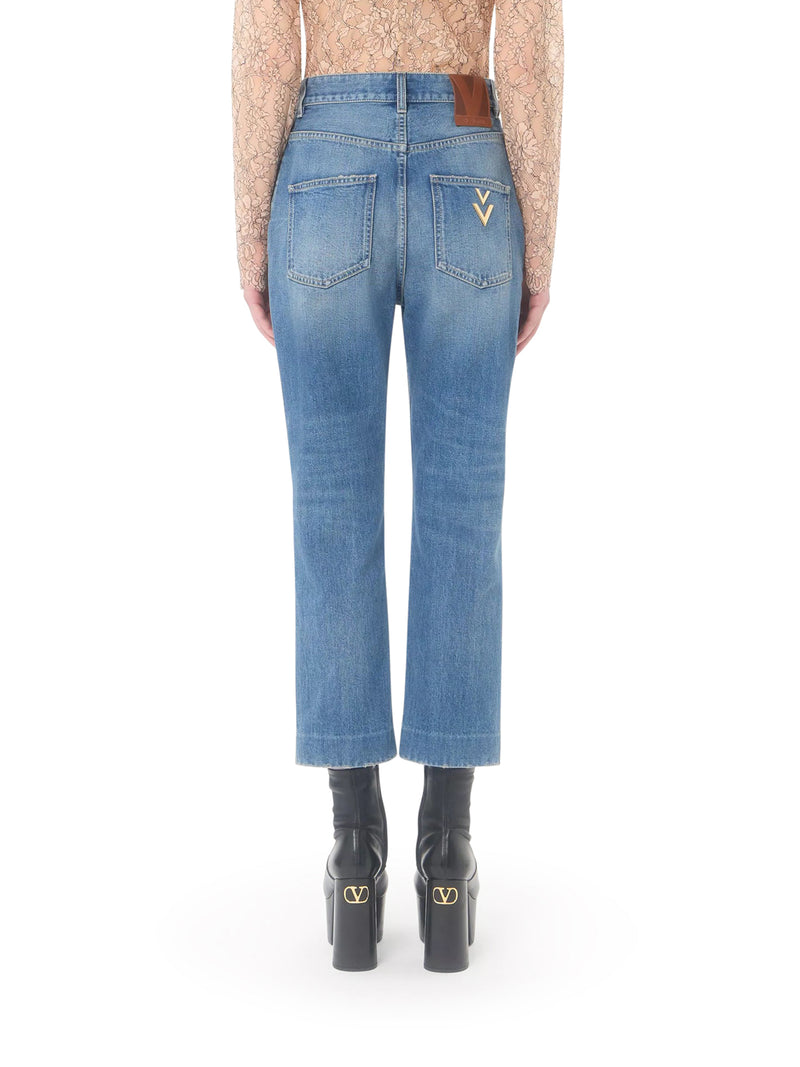 LIGHT WASH DENIM FLARED LEG CROPPED JEANS