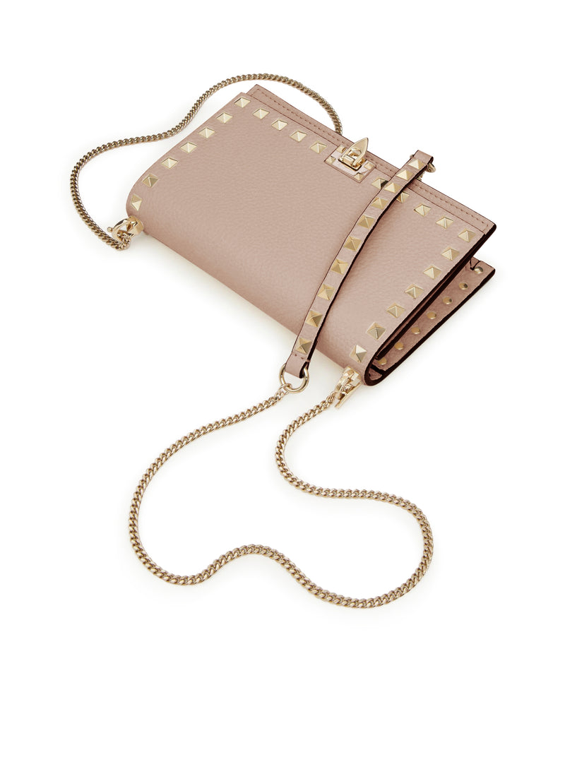 POUCH WITH ROCKSTUD CHAIN IN GRAINED CALFSKIN