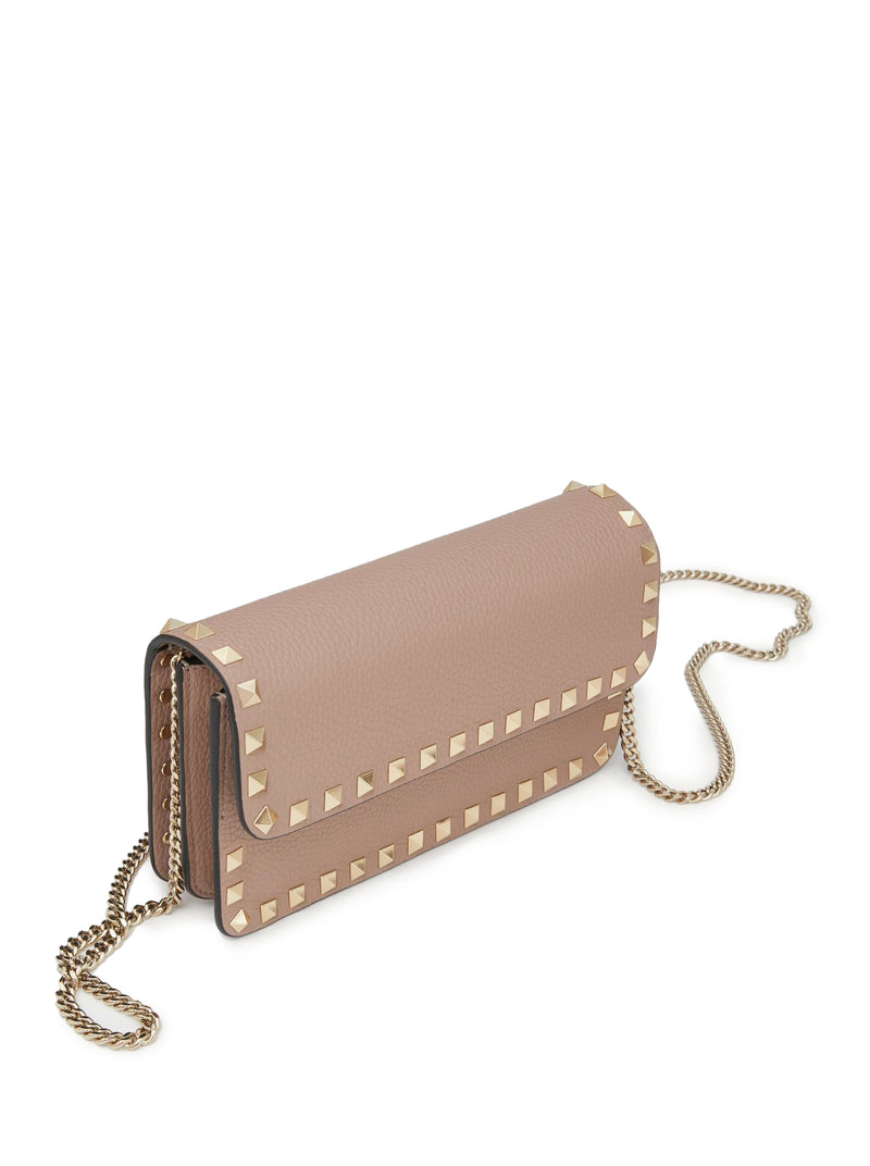 ROCKSTUD CHAIN ??POUCH IN GARNET CALFSKIN