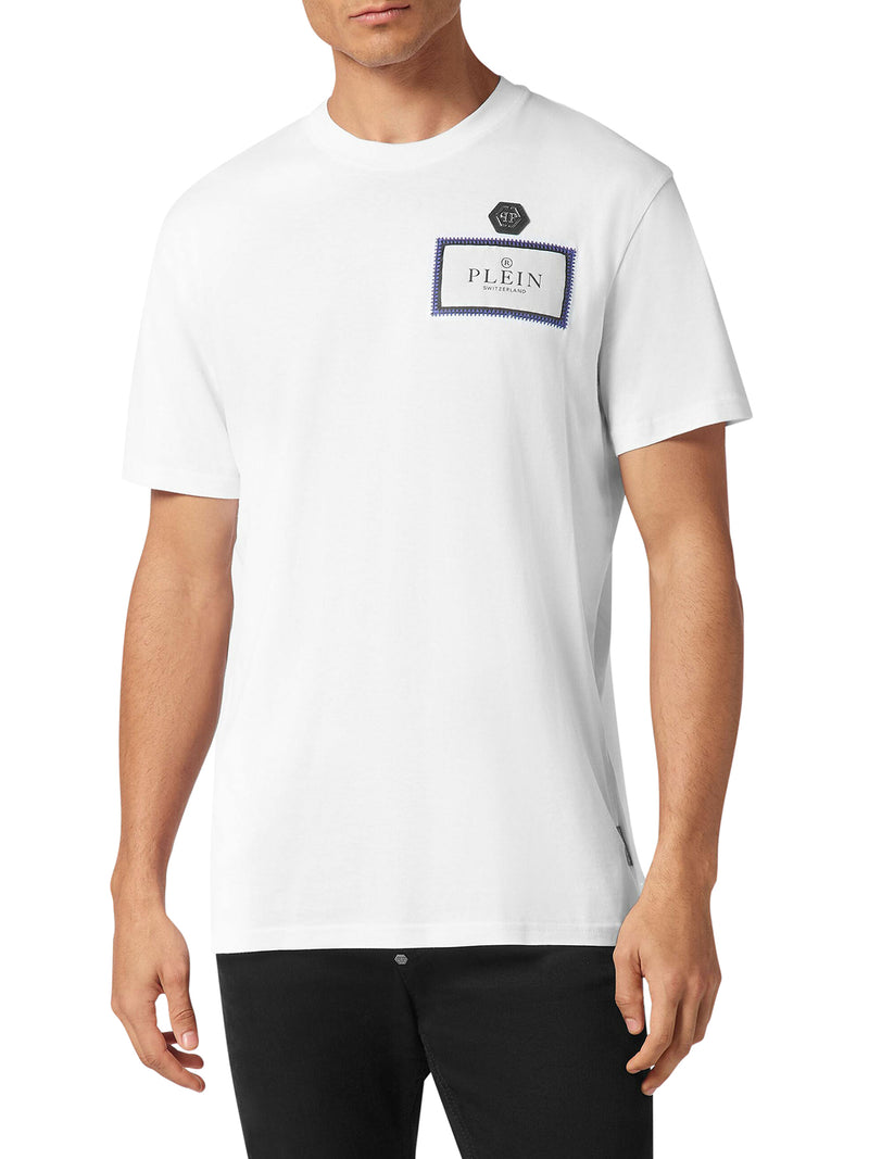 T-SHIRT WITH APPLICATION