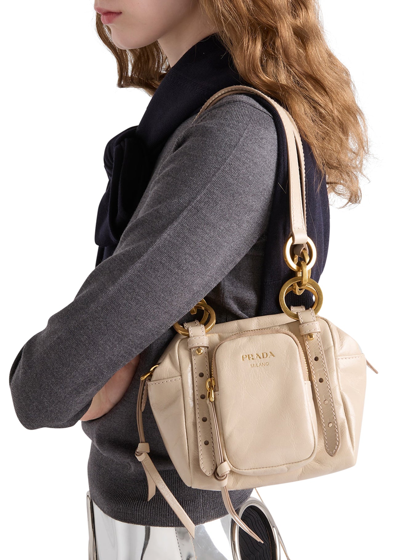 【関税込み】DANGLE MINI LEATHER TOP HANDLE PRADA DANGLE MINI LEATHER TOP HANDLE – Suit Negozi Row