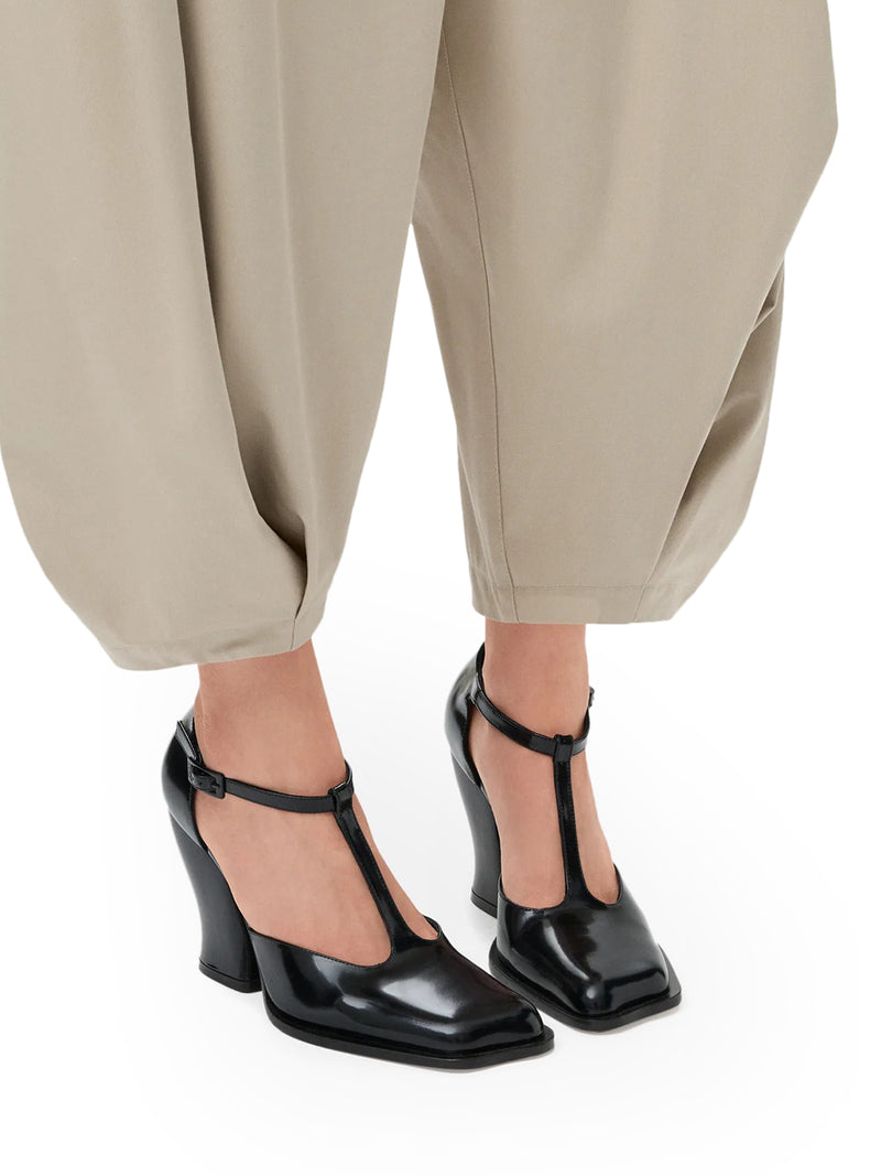 T-BAR WAVE DÉCOLLETÉ IN BRUSHED CALFSKIN