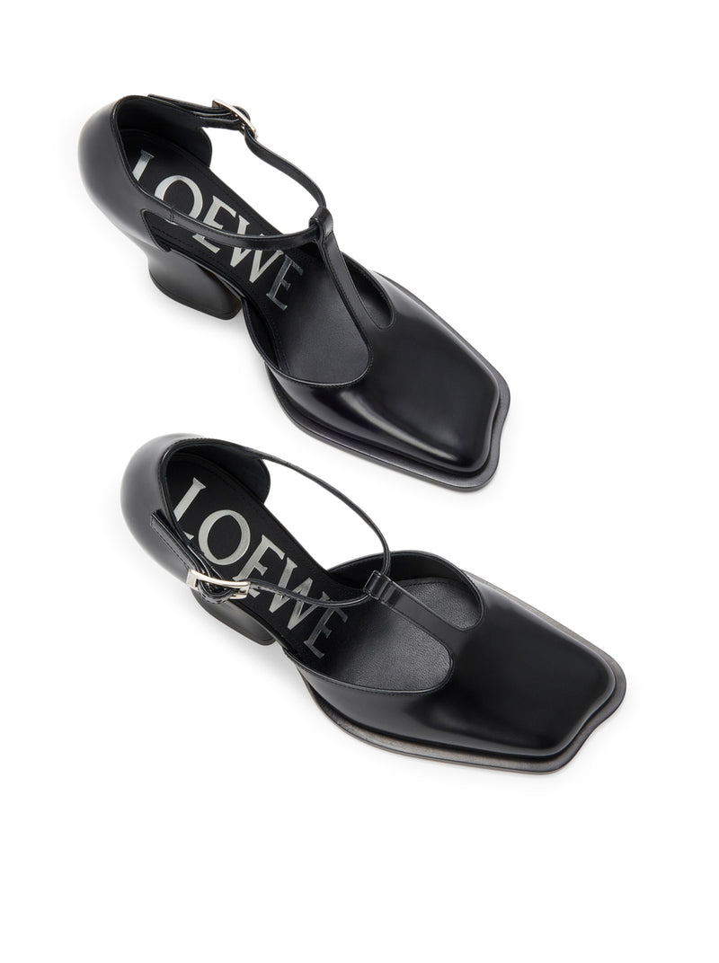 T-BAR WAVE DÉCOLLETÉ IN BRUSHED CALFSKIN