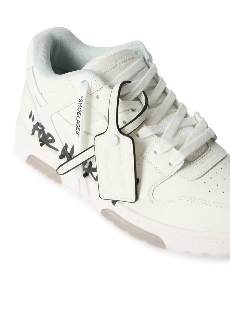 SNEAKERS OUT OF OFFICE FOR WALKING