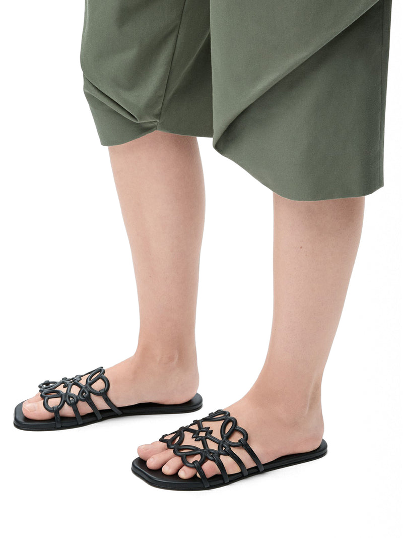 ANAGRAM PETAL SLIDE IN CALFSKIN