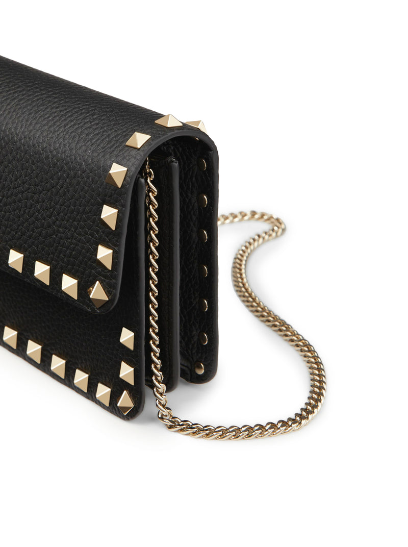 ROCKSTUD CHAIN POUCH IN GARNET CALFSKIN