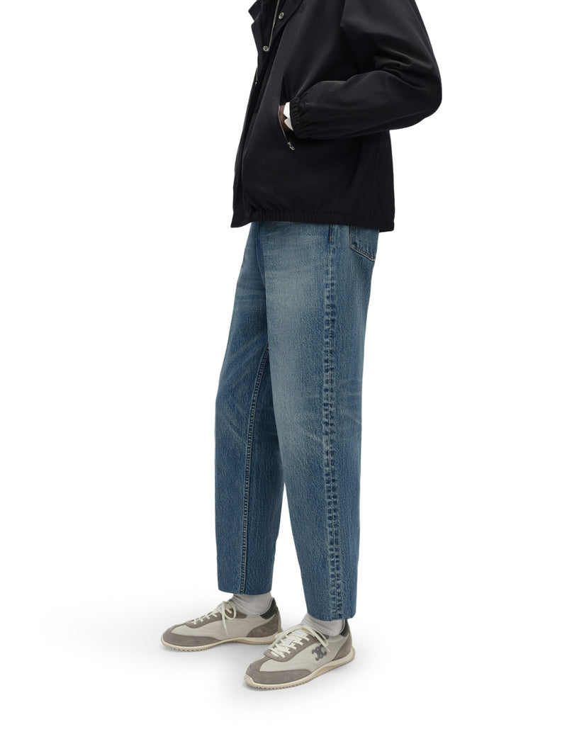 SNEAKER BASSA STRINGATA IN PELLE DI VITELLO SCAMOSCIATA