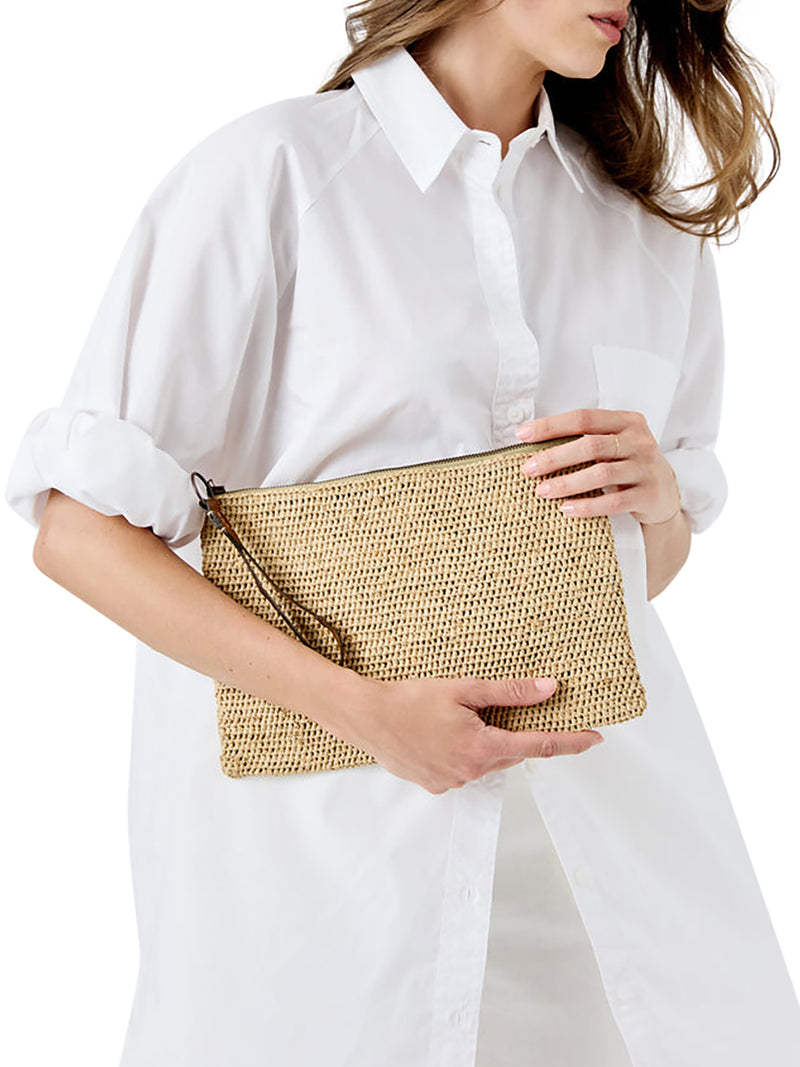 AMPY RAFFIA CLUTCH