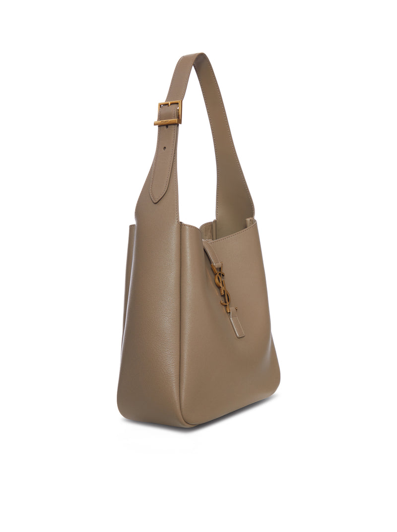 LE 5 À 7 SUPPLE SMALL IN HAMMERED LEATHER