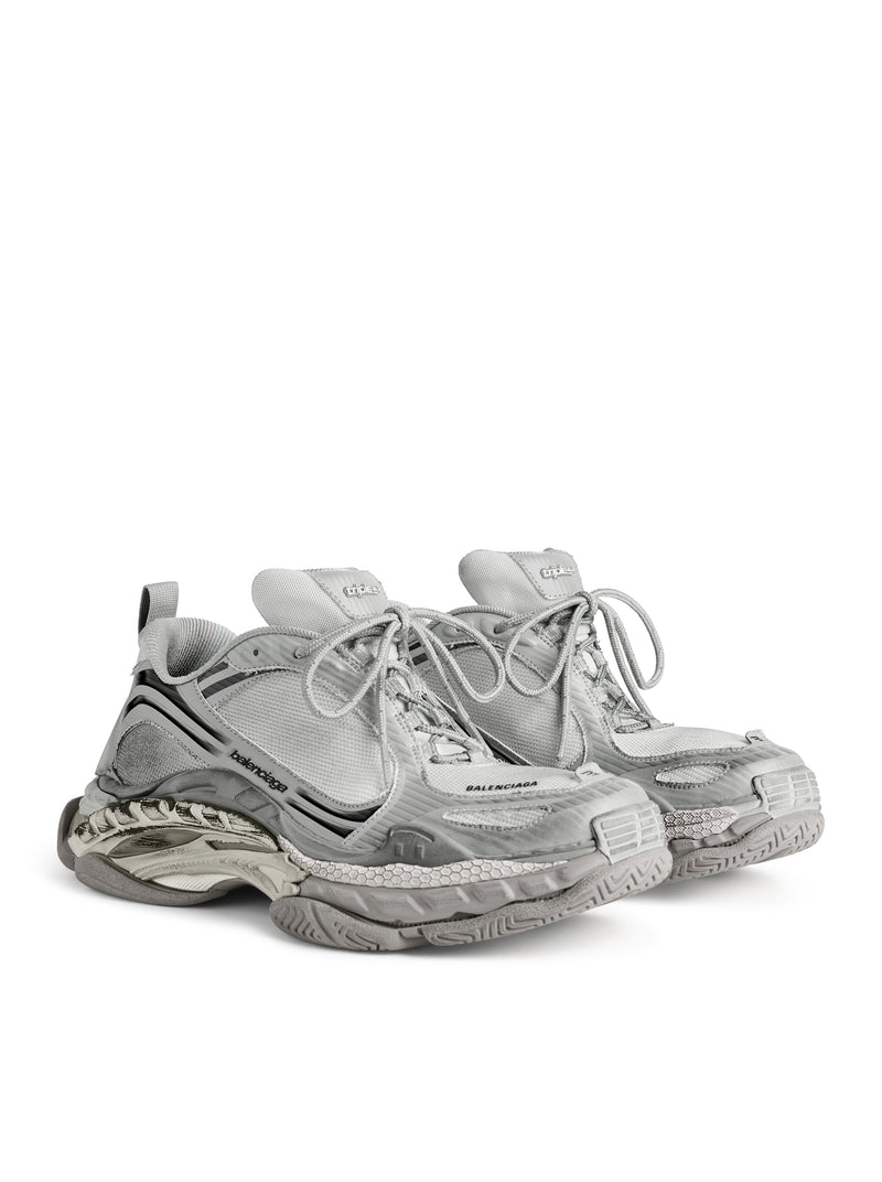 TRIPLE S SNEAKER IN GREY