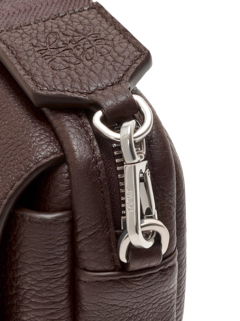 SMALL PEBBLE MESSENGER BAG IN SOFT GRAINED CALFSKIN