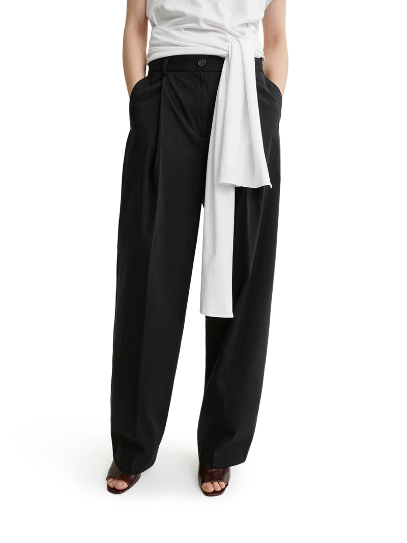SINGLE-PLEATED COTTON TROUSERS