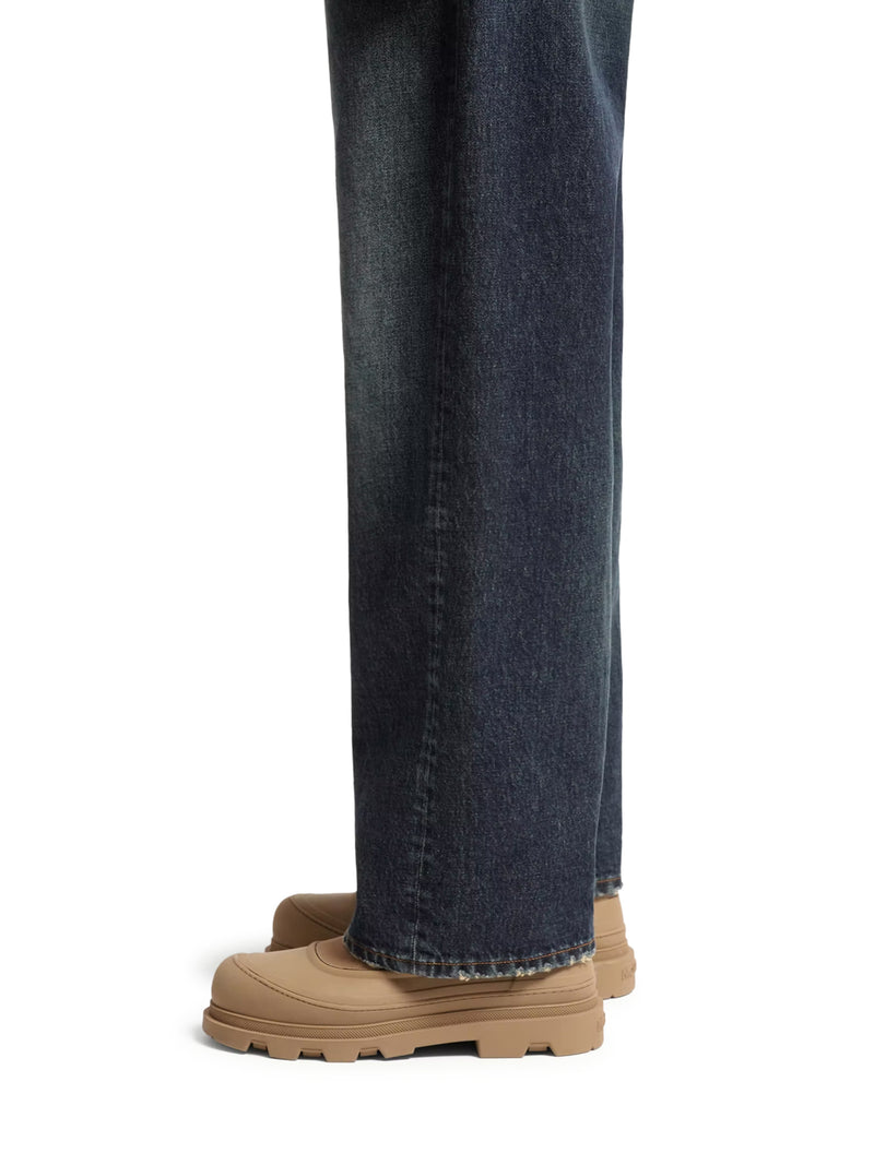 STRAIGHT LEG JEANS