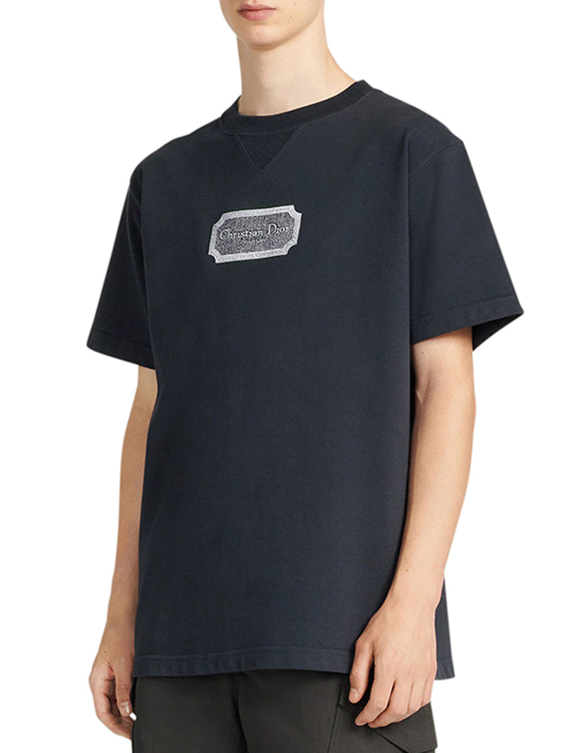 COMFORTABLE FIT T-SHIRT